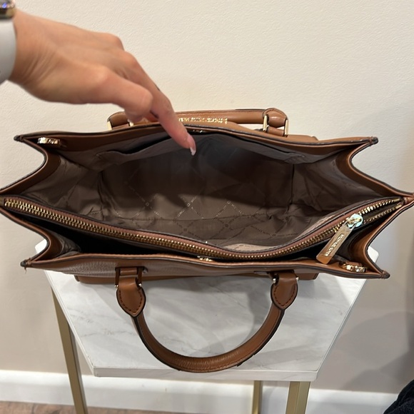 🔥Michael Kors Brown Satchel Bag with Structured Design🔥 - Picture 7 of 9